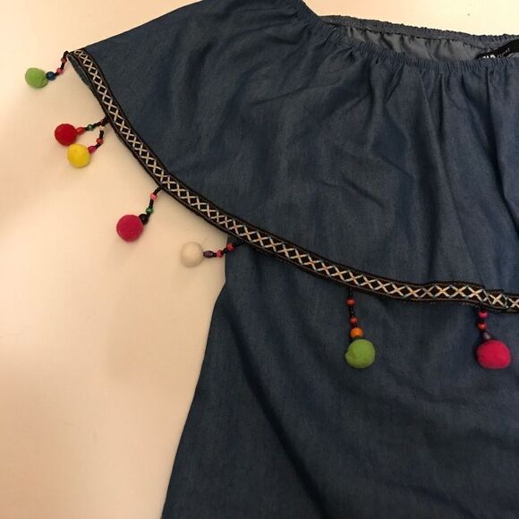 Bnwt INA Pompom Off Shoulder Chambray Crop Top - Picture 3 of 4